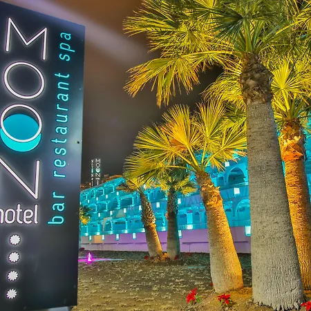 Moon & Spa.